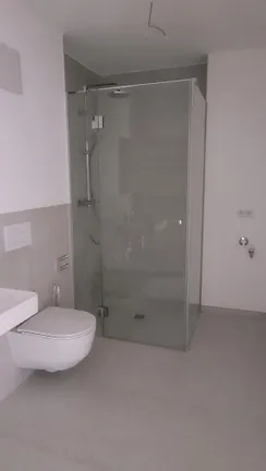 Duschbad mit Waschmaschinenanschluss