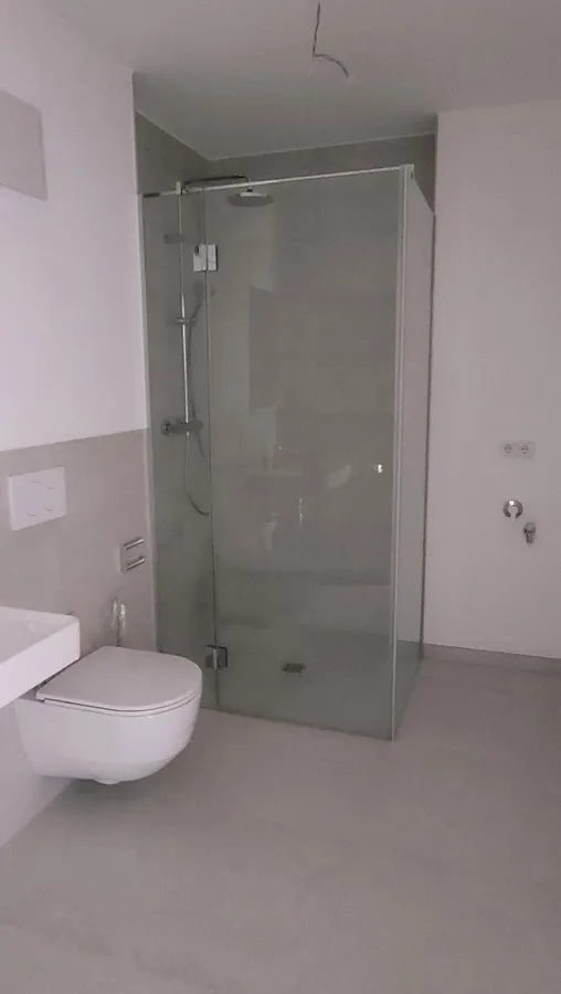 Duschbad mit Waschmaschinenanschluss