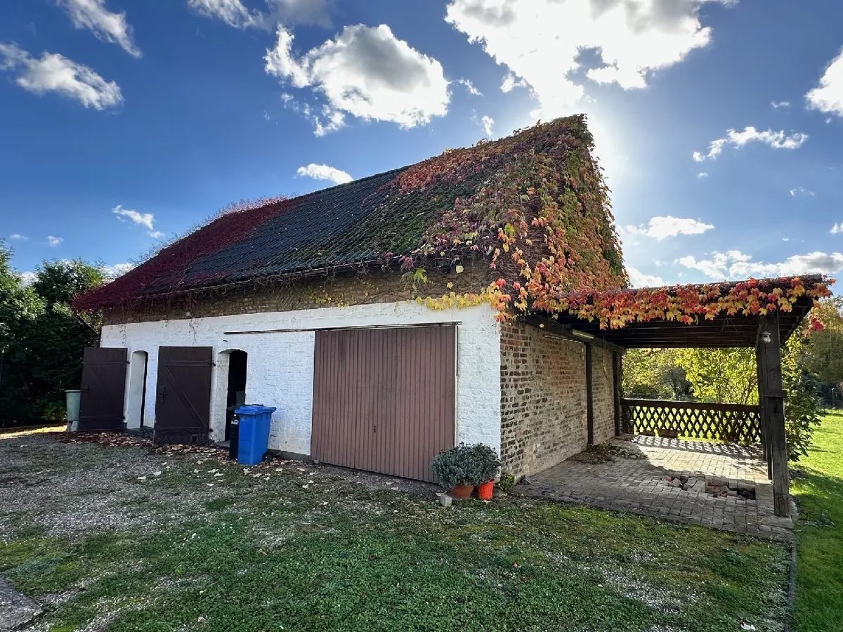 große Scheune mit Garage und Carport