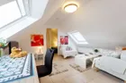wohnlich ausgebautes Studio im Dachgeschoss