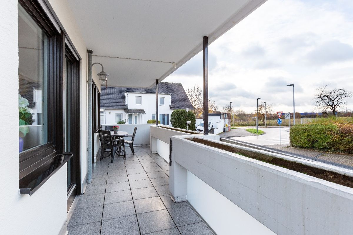 große überdachte Balkone