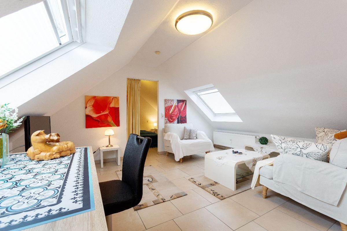 wohnlich ausgebautes Studio im Dachgeschoss