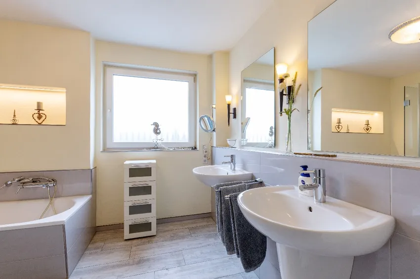 Dusch- und Wannenbad Ansicht 1