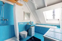 Dusch- und Wannenbad im DG