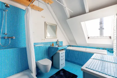 Dusch- und Wannenbad im DG