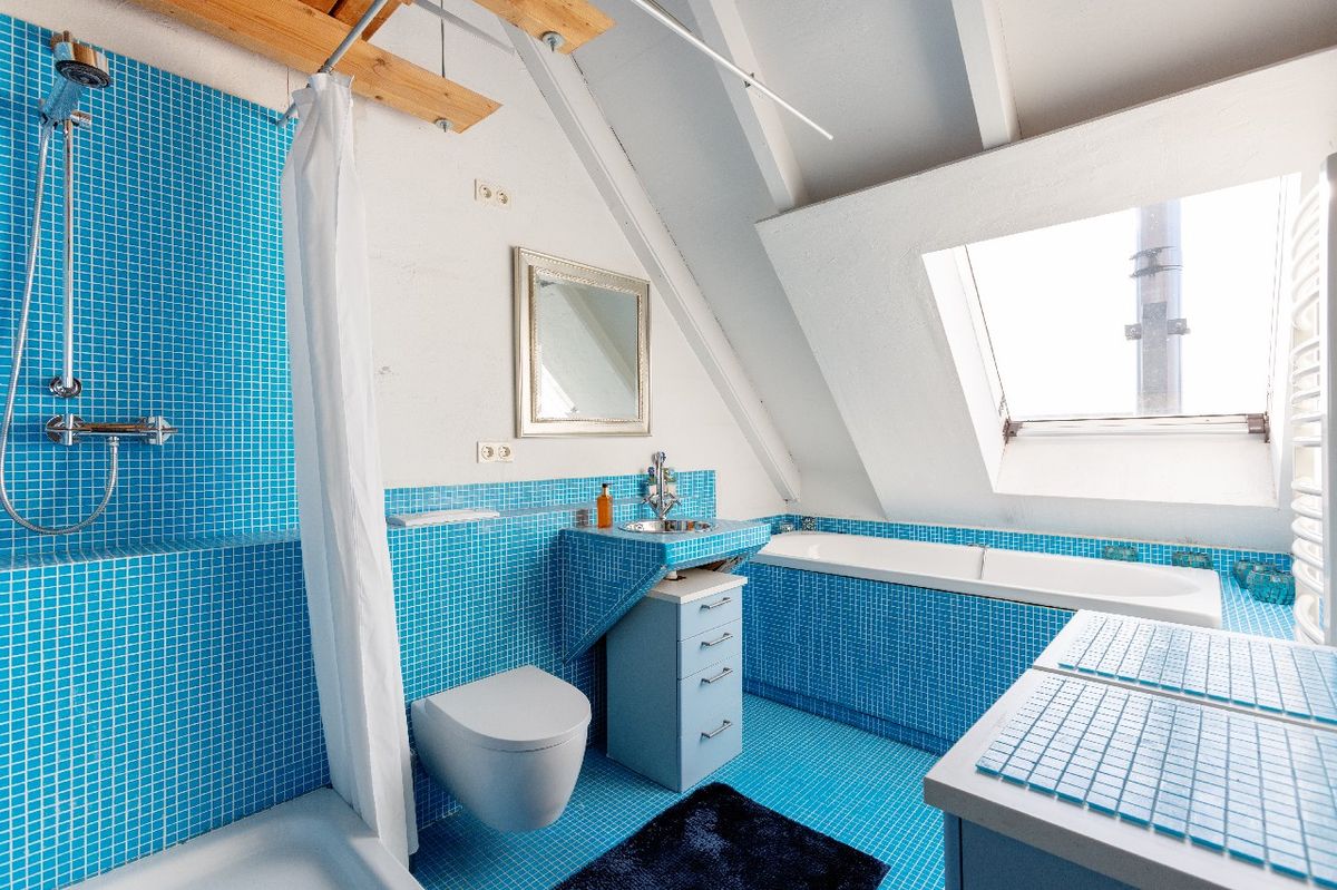 Dusch- und Wannenbad im DG