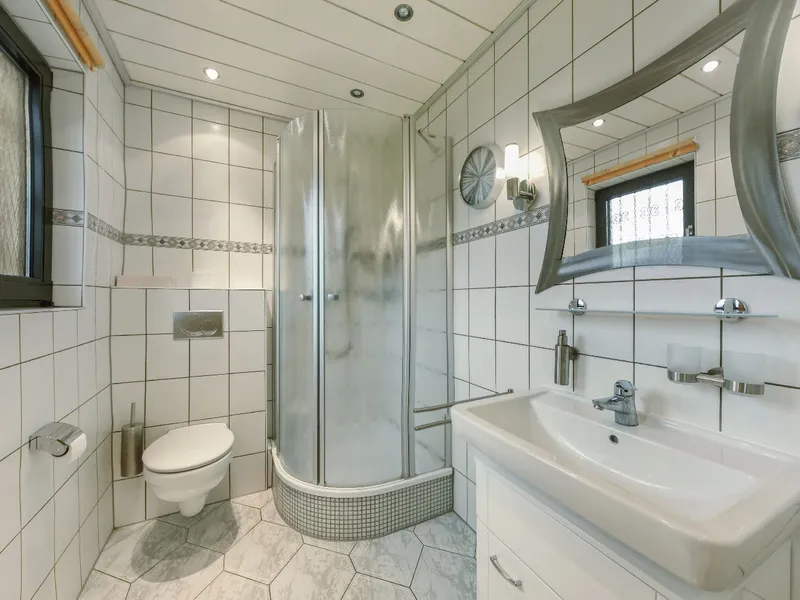 helles Duschbad im EG