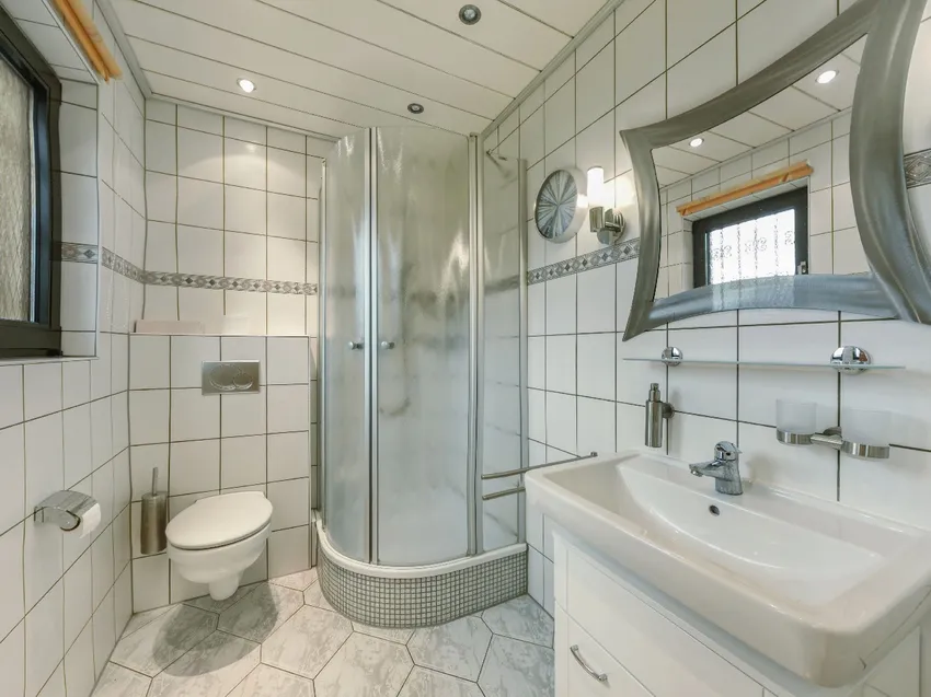 helles Duschbad im EG