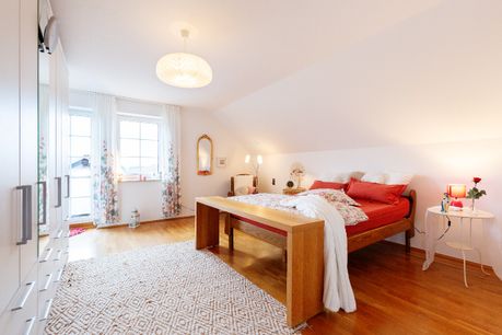 Schlafzimmer mit Balkon