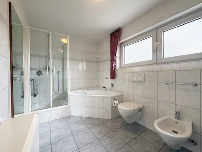 Dusch- und Wannenbad