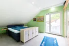 Schlafzimmer mit Austritt