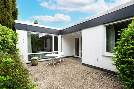 Rückansicht mit Terrasse