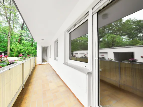 großzügige Loggia
