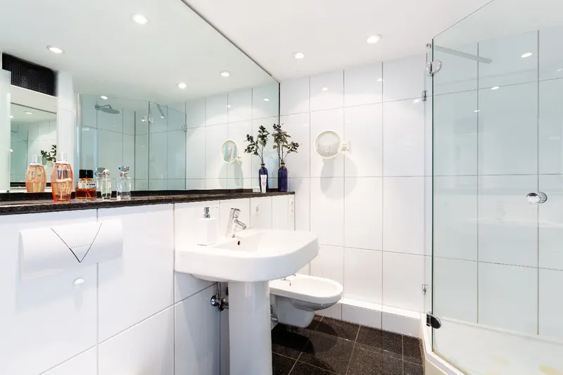 modernes Duschbad