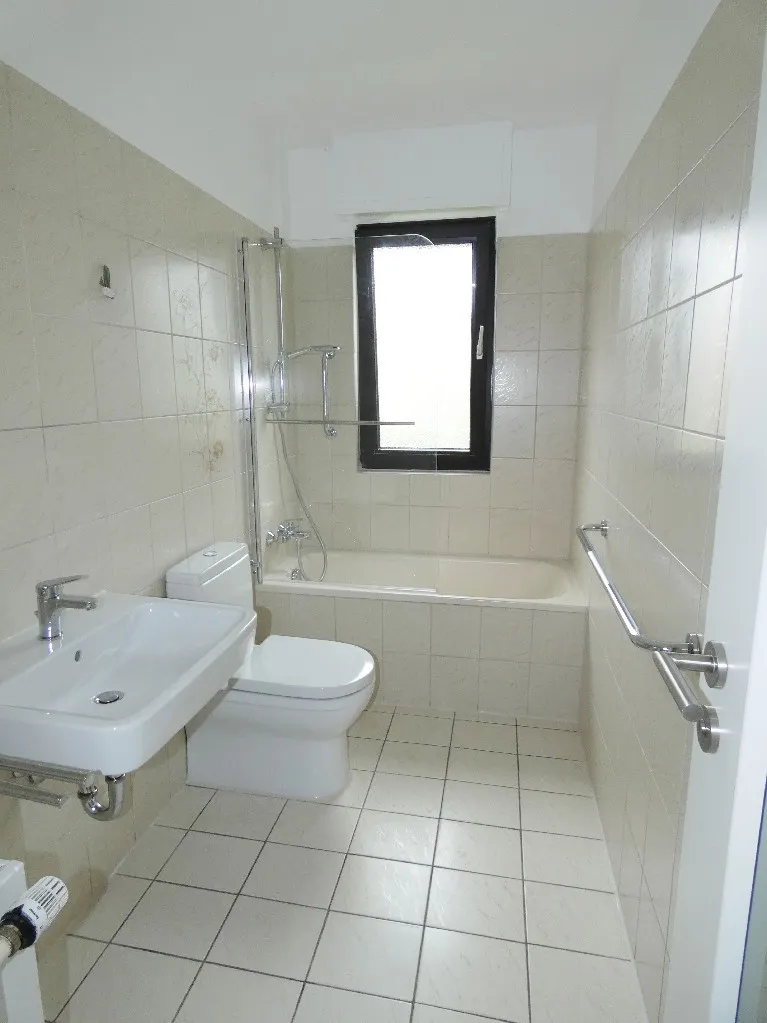 Helle und renovierte 2-Zimmer-Erdgeschoss-Wohnung mit Terrasse in ruhiger Lage! - Photo 3