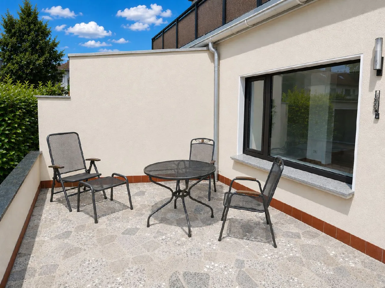 Helle und renovierte 2-Zimmer-Erdgeschoss-Wohnung mit Terrasse in ruhiger Lage! - Photo 4