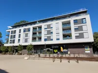 Seitlicher Gebäudekomplex