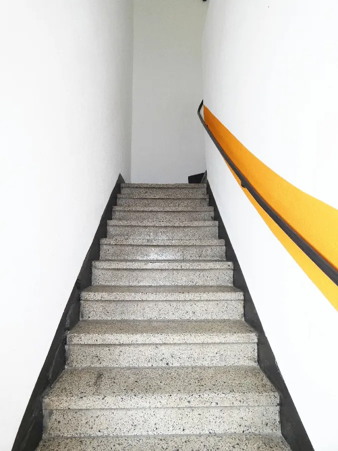 Treppe ins 1. OG