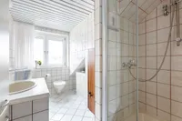 Weiteres Duschbad im DG