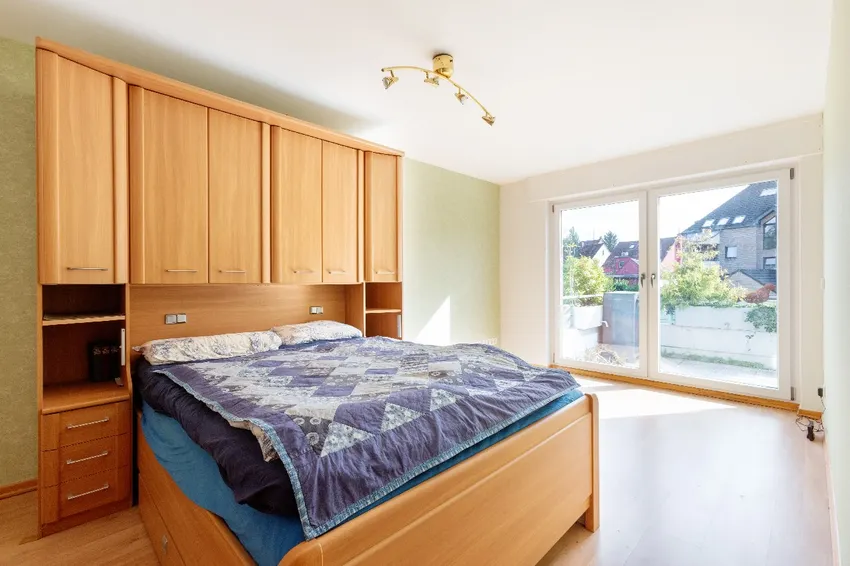 Schlafzimmer mit Balkonzugang