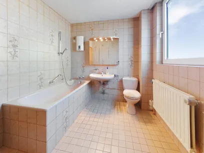 Wannenbad im Obergeschoss