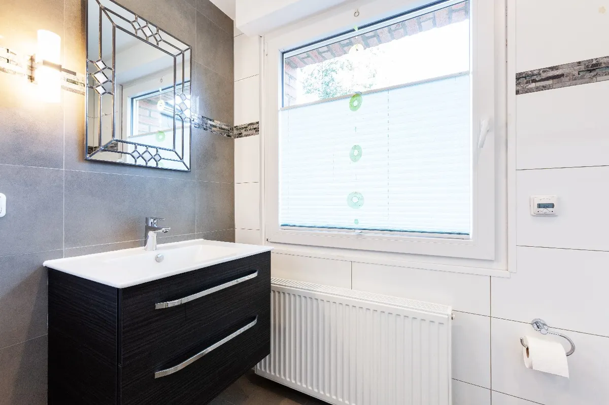modernisiertes Gäste-WC im EG