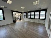 Büroflächen provisionsfrei vom Verwalter zu mieten.