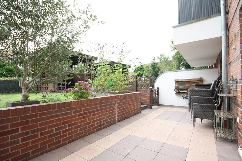Terrasse  und  Garten