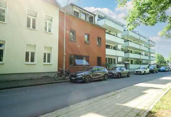 Moers: Direkt am Schlosspark - altes Stadthaus im Dornröschenschlaf!