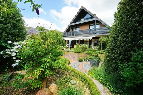 Issum-Sevelen: Freistehendes Einfamilienhaus mit idyllischem Garten