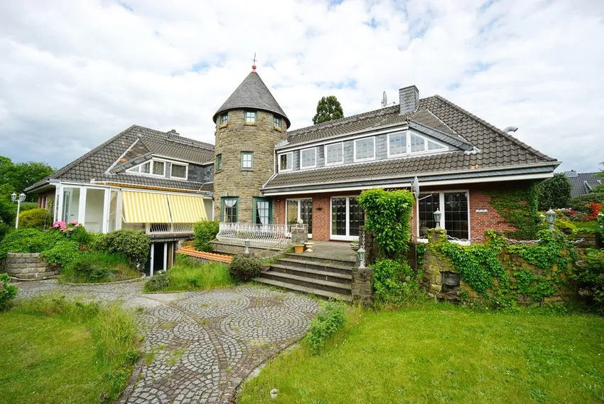 Issum-Sevelen: Großes Anwesen