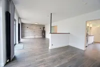 großzügig und offen