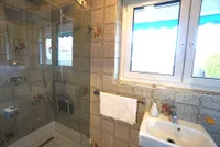 Gäste-WC mit Dusche