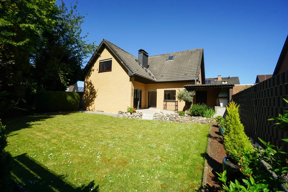 ... auf 705 m² Grundstück