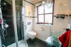 Gäste-WC mit Dusche