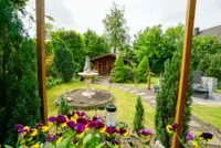 ... mit Blick in den Garten