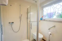 ...mit großer Dusche
