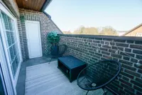 Loggia mit zwei Abstellräumen