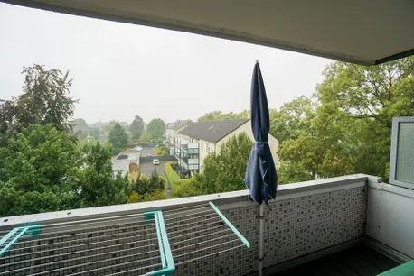 ... zum Balkon