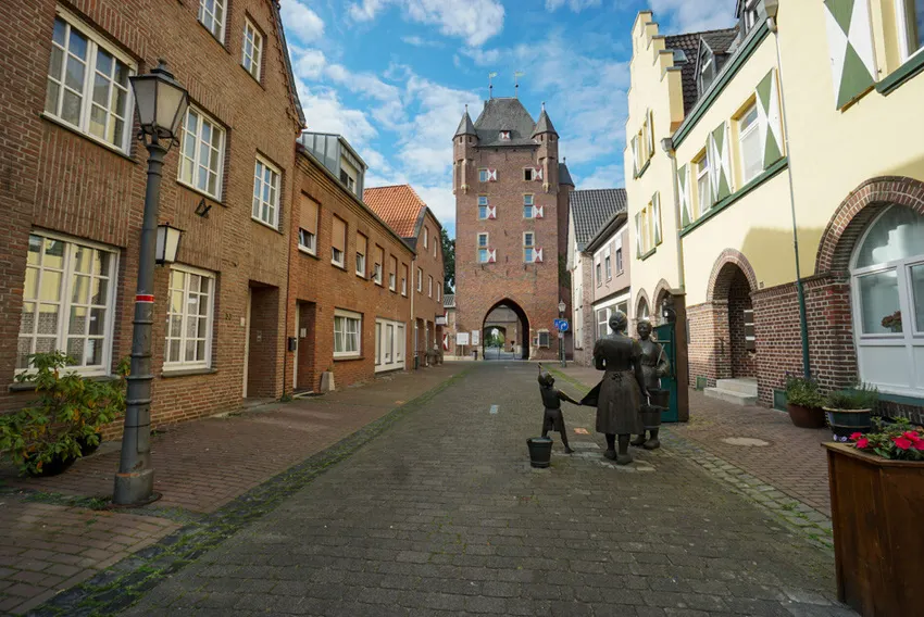 innerhalb der Stadtmauer