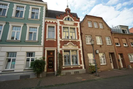 schön eingereiht
