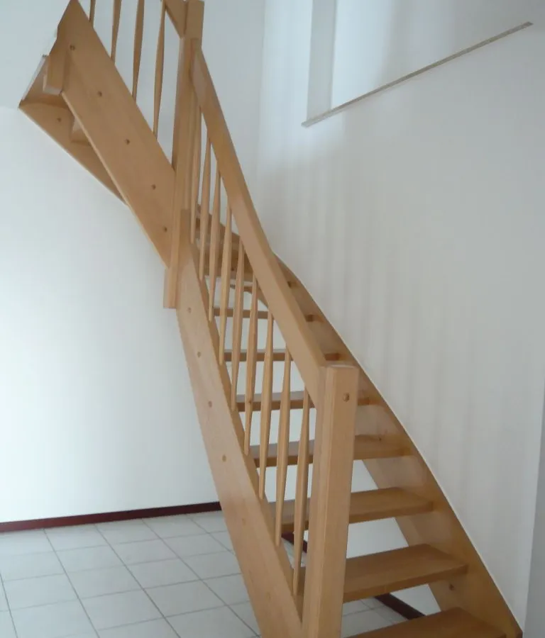 Diele mit Treppe ins Studio