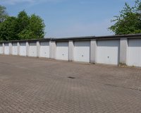 Garage schräg gegenüber