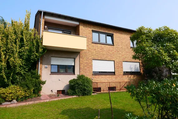 Großzügige Wohnung mit toller Dachterrasse im 3-Familienhaus