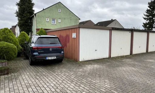 Garage und Stellplatz