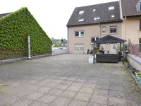 große Gemeinschaftsterrasse