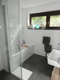 Tageslichtbad mit Wanne...