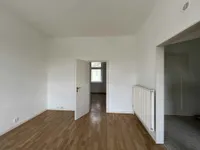 ... mit dahinterliegendem Schlafzimmer