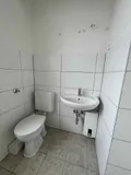 ... mit Wanne und Tageslichtfenster