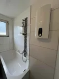 ... mit Wanne und Fenster